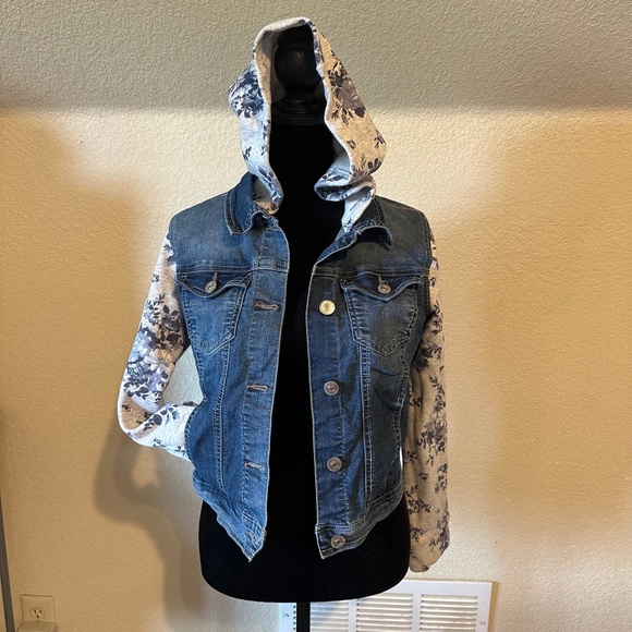 Women’s Wallflower denim hooded jacket size small. - Picture 3 of 3